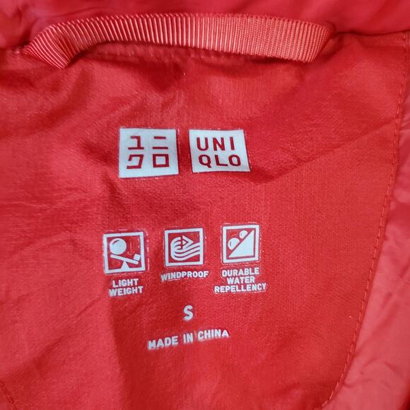 Uniqlo Jacket Womens Small Red Down Puffer Hooded Lightweight Windproof Winter - Picture 3 of 7